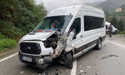 Giresun'da iki minibüsün çarpışması sonucu 10 fındık işçisi yaralandı