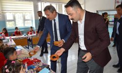Havza'da öğrencilere simit ve süt ikram edildi