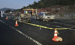 Karabük'te 2 otomobilin çarpıştığı kazada 3 kişi öldü, 5 kişi yaralandı