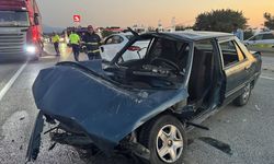 Kastamonu'da bariyere çarpan otomobildeki 5 kişi yaralandı