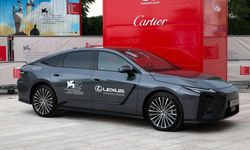Lexus'un yeni ES sedan modeli 82. Venedik Uluslararası Film Festivali'nde öne çıktı