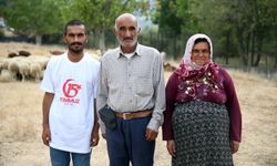 Orman yangınında evleri yanan aile, oğlaklarını 9 kilometre kucağında taşıdı