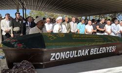 Sakarya'da trafik kazasında ölen çift için Zonguldak'ta cenaze töreni düzenlendi