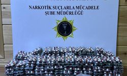 Samsun'da araçlarında 5 bin 544 sentetik ecza bulunan 3 zanlı yakalandı