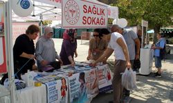 Sinop'ta kurulan Sağlık Sokağı'nda vatandaşlar bilgilendiriliyor