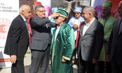 Sinop'ta 'Türkiye'de yılın ahisi' seçilen esnafa ahi kaftanı giydirildi