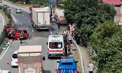 Trabzon'da yakıt tankeri ile otomobilin çarpıştığı kazada 3 kişi yaralandı