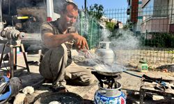 Unutulmaya yüz tutmuş kalaycılığı yaşatmak için şehir şehir dolaşıyorlar