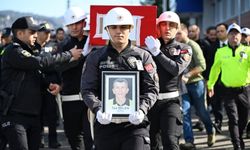 EMNİYET ÖNÜNDE TÖREN DÜZENLENDİ