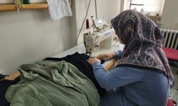 Amasya'da kadınlar Filistinliler için battaniye ve kışlık kıyafet üretiyor