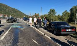 2 OTOMOBİL İLE 1 TRAKTÖR ÇARPIŞTI