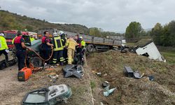 Bartın'da otomobille tırın çarpıştığı kazada karı koca öldü, 1 kişi yaralandı