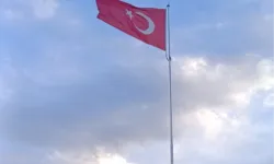 Bilecik Gümüşdere'de 20 metrelik Türk Bayrağı göklerde