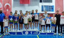 Bursa Osmangazili badmintoncular madalyaya doydu