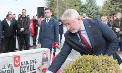 Çorum'da 29 Ekim Cumhuriyet Bayramı kapsamında şehitlik ziyareti yapıldı