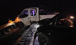 Çorum'da kamyonetle minibüsün çarpıştığı kazada 7 kişi yaralandı