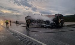 Çorum'da seyir halinde alev alan tır kullanılamaz hale geldi