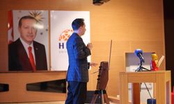 Dedesinin icadı temassız müzik aletini tanıtmak için dünyayı geziyor