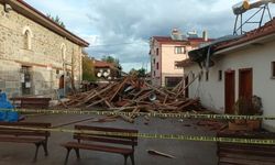 Dörtdivan'da fırtına cami minaresini devirdi