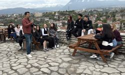 Karabük'te iletişim fakültesi öğrencileri fotoğrafçılık dersini Safranbolu Tarihi Çarşı'da işledi