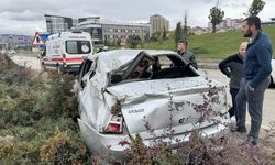 Kastamonu'da devrilen otomobildeki baba ve oğlu yaralandı
