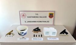 Kastamonu'da ruhsatsız silah ve sahte içki bulunan araçtaki 3 zanlı gözaltına alındı