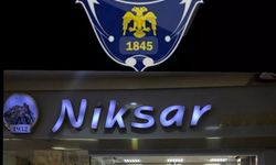Niksar'da polis dolandırıcılık olaylarına karşı kuyumcularla toplantı yaptı