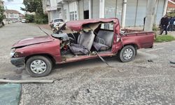 Samsun'da kamyon ile pikabın çarpıştığı kazada 2 kişi yaralandı