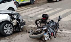 Samsun'da otomobille çarpışan motosikletin sürücüsü yaralandı