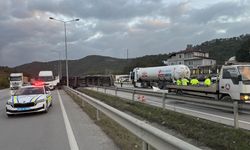 Samsun'da üç aracın karıştığı trafik kazasında 3 kişi yaralandı