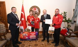 TEKNOFEST 2025'te dereceye giren öğrencilerden Vali Dallı'ya ziyaret