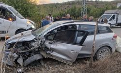 Tokat'ta otomobille minibüsün çarpıştığı kazada 5 kişi yaralandı