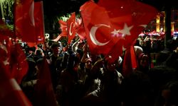 Trabzon ve çevre illerde Cumhuriyet'in 102. yıl dönümü fener alayı ile kutlandı