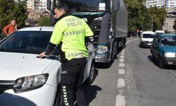 Trabzon'da 4 aracın karıştığı kazada hasar meydana geldi