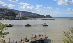 Zonguldak'ta yağışla gelen çamurlu su denizin rengini değiştirdi