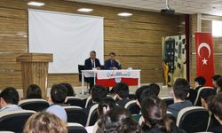 Amasya Valisi Bakan lise öğrencilerini ziyaret etti