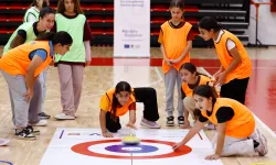 Antalya'da kız çocukları 'Floor Curling' ile tanışıyor