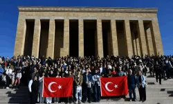 Balıkesirli gençlerden Ata'ya vefa ziyareti