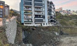 Bartın'da inşaat alanında yaşanan göçüğün ardından yan apartmanın sakinleri tahliye edildi