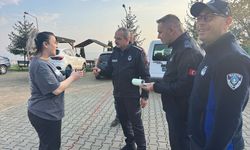 Bartın'da temizlik işçisi yolda bulduğu cüzdanı sahibine teslim etti