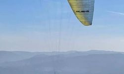 Bolu'da yamaç paraşütçüleri 'Atatürk' için uçtu