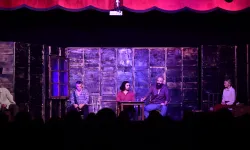 Bursa Osmangazi'de 'Duvarların Ötesi'ni sanatseverlerle buluşturdu