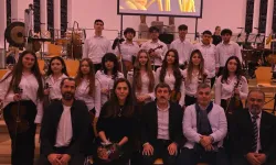 Bursa Zeki Müren Lisesi öğrencileri Avrupa'da sahneyi büyüledi