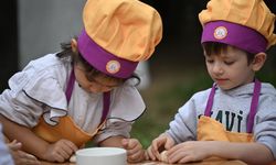 Çocuklar aile kavramını 'geçmişin izini sürerek' öğreniyor