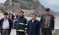 Çorum'da Kızılırmak'a düşen kedi itfaiye tarafından kurtarıldı