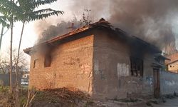 Çorum'da metruk evde çıkan yangın söndürüldü