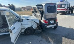 Çorum'da otomobil ile elektrikli araç çarpıştı, 3 kişi yaralandı