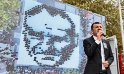 Denizli'de belediye personelleri Atatürk silüeti oluşturdu