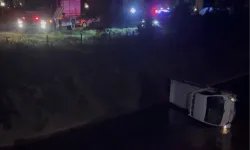 KAMYONET SU KANALINA DEVRİLDİ