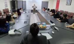 Gazeteci Özke gençlerle şiir üzerine buluştu